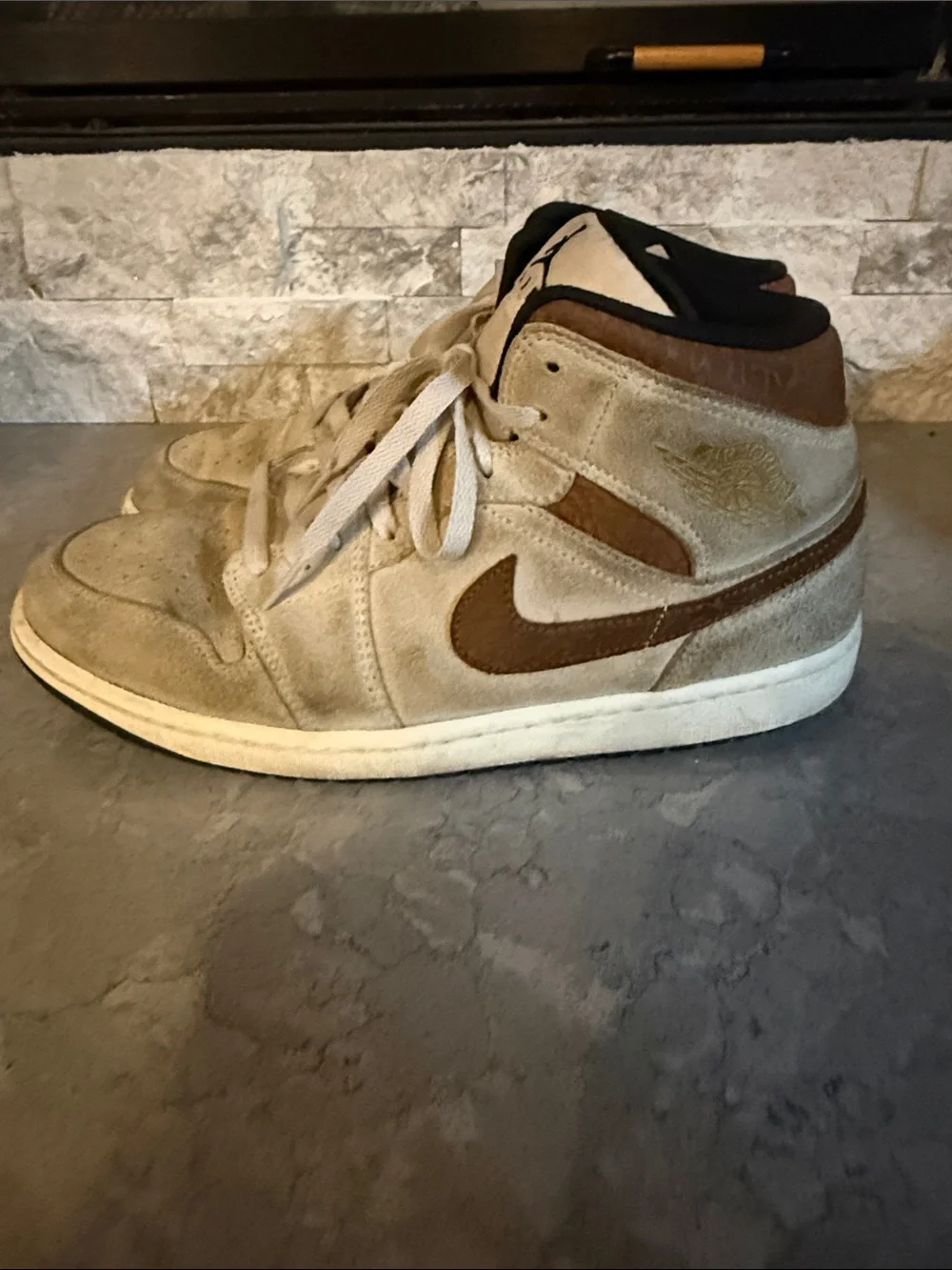 Air Jordan 1 Mid SE 